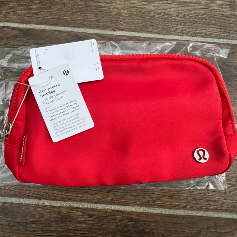 NWT Lululemon Belt Bag Crossbody 1L -Red - Picture 2 of 9